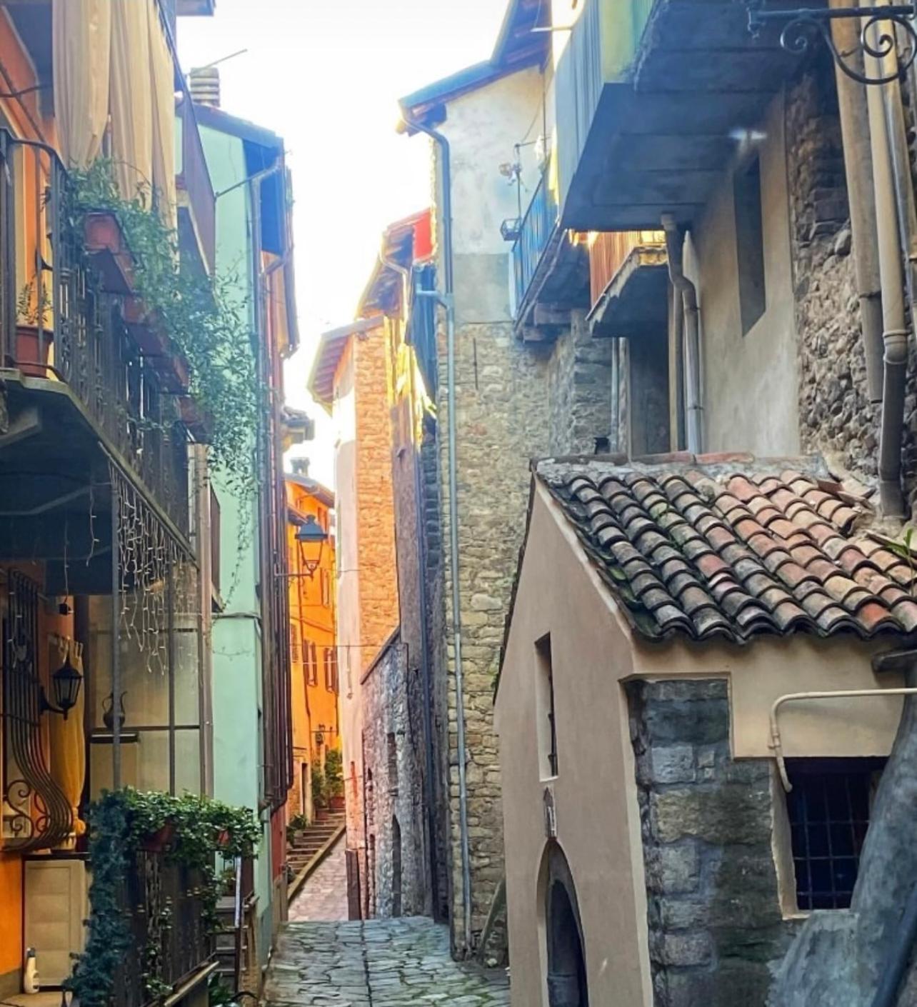 Bed and Breakfast La Quintessenza Del Borgo Varzi Esterno foto
