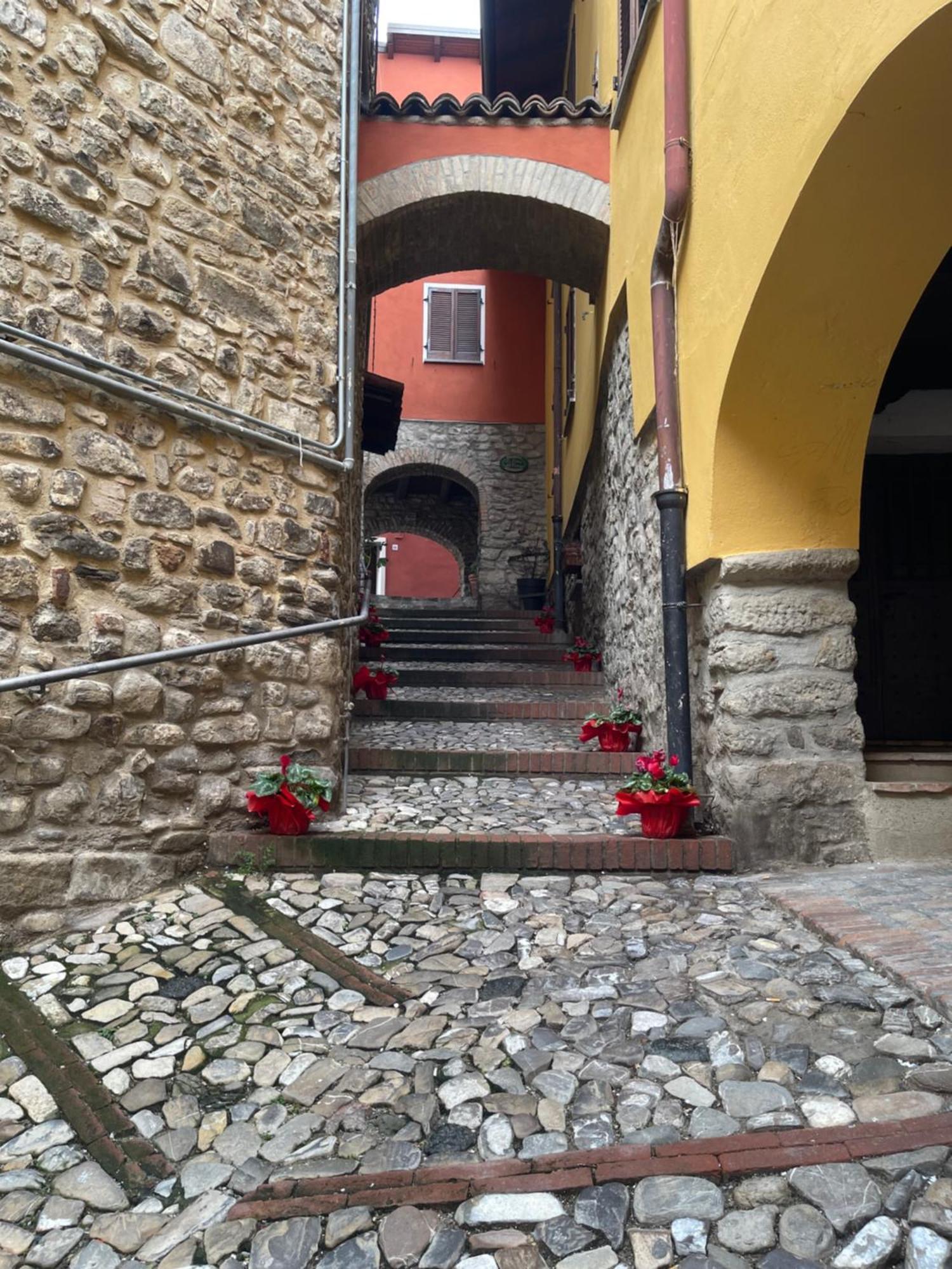 Bed and Breakfast La Quintessenza Del Borgo Varzi Esterno foto