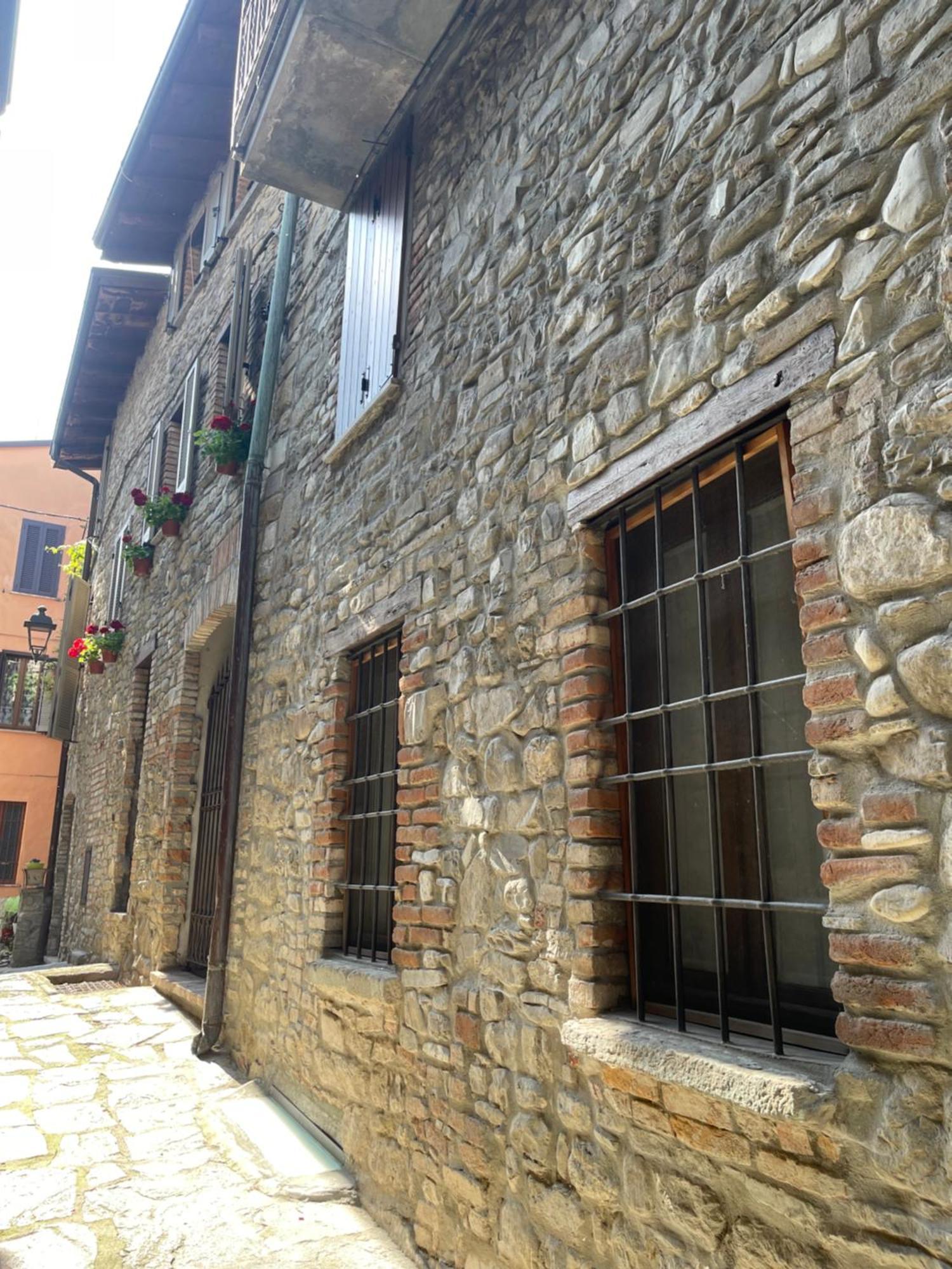 Bed and Breakfast La Quintessenza Del Borgo Varzi Esterno foto